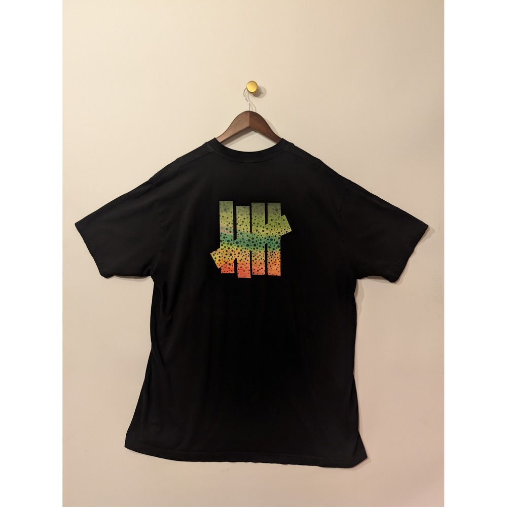 Undefeated Graphic T-Shirt Mens 2XL Black Excellent Trout Logo Streetwear Tee